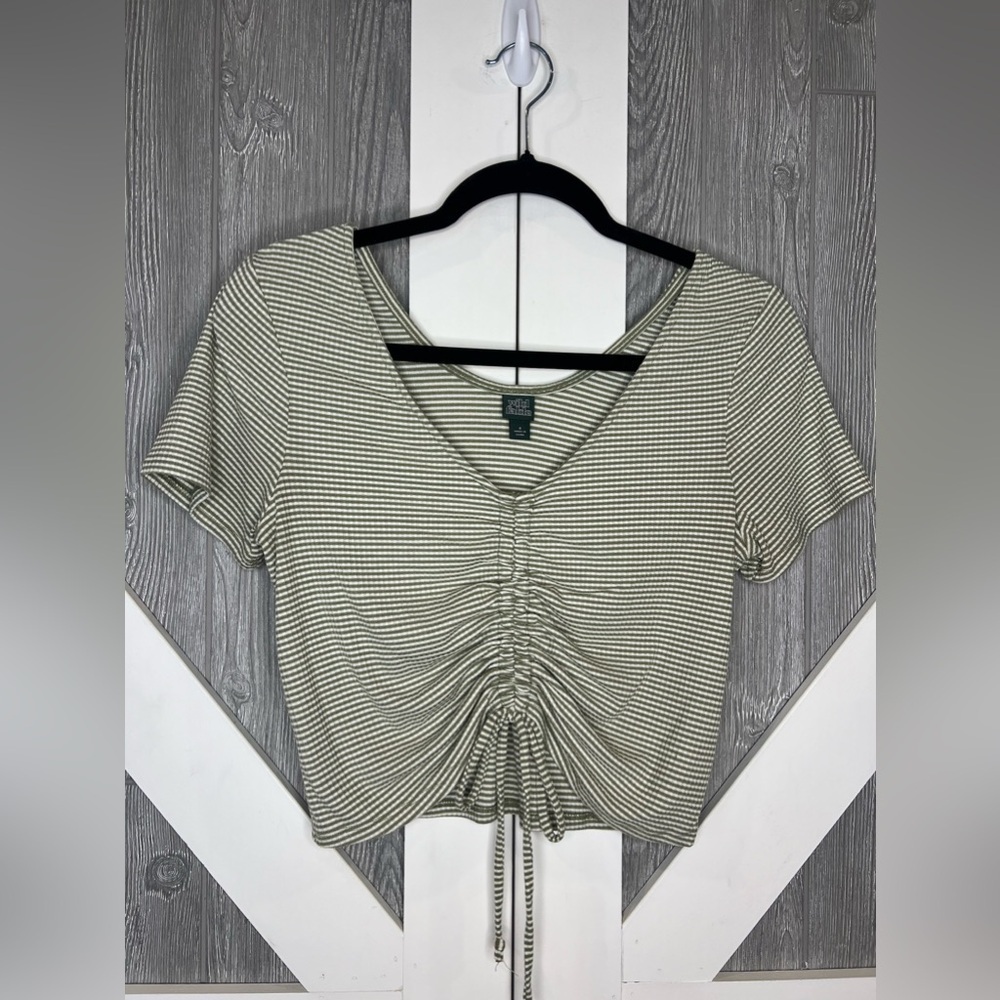 BAG032. Wild Fable Women's Short Sleeve V-Neck Crop Cinched Front Top Small